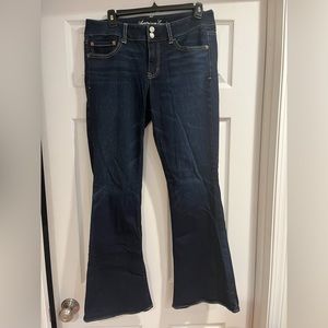 Like new! American Eagle ladies jeans, size 12.